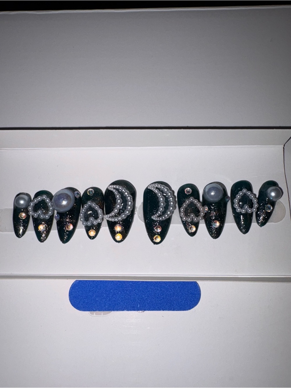 Dark Green Pearl & Rhinestone Press-On Nail Set